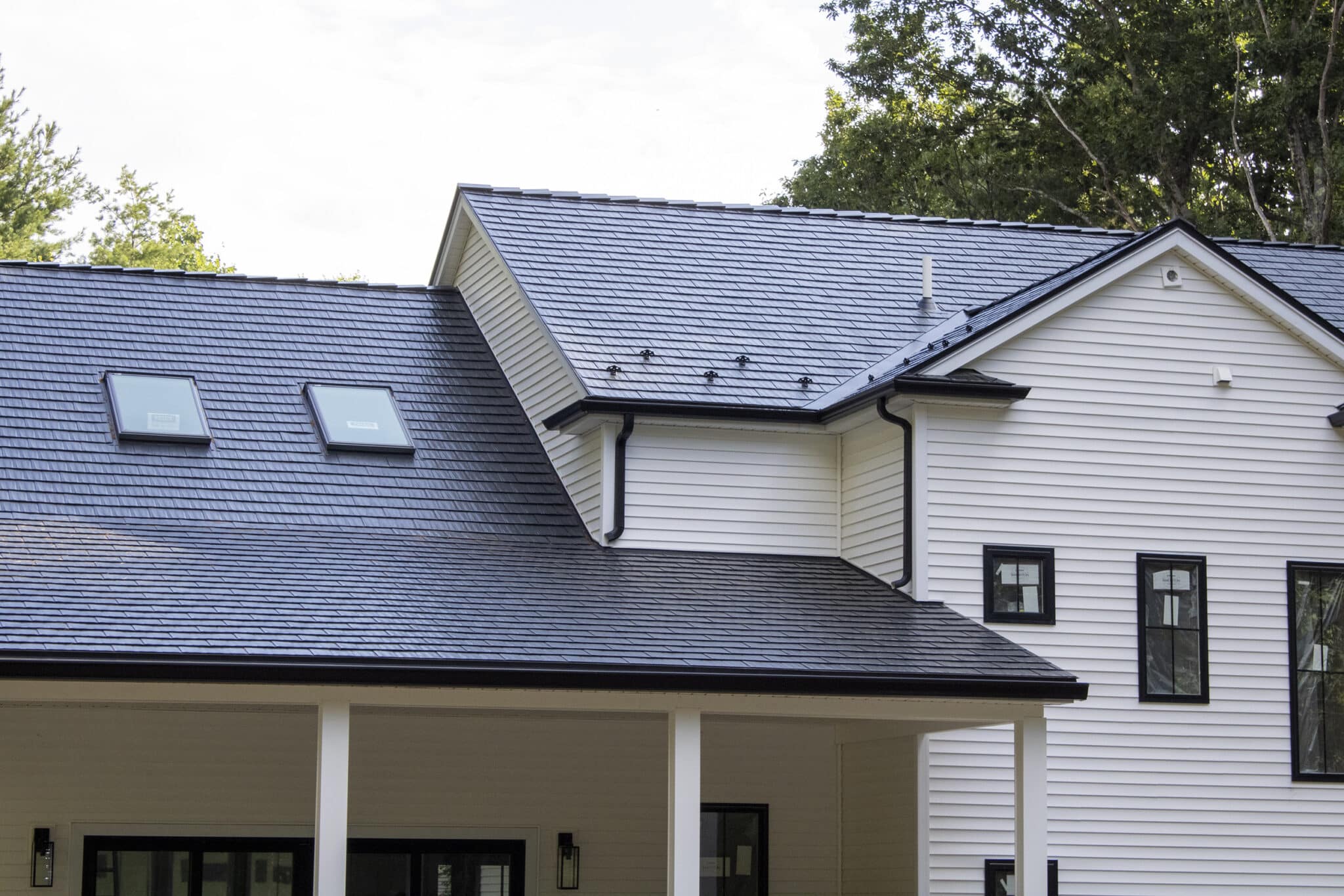 Foxborough, MA 02035 🇺🇸 — Black Interlock Aluminum Cedar Shingle