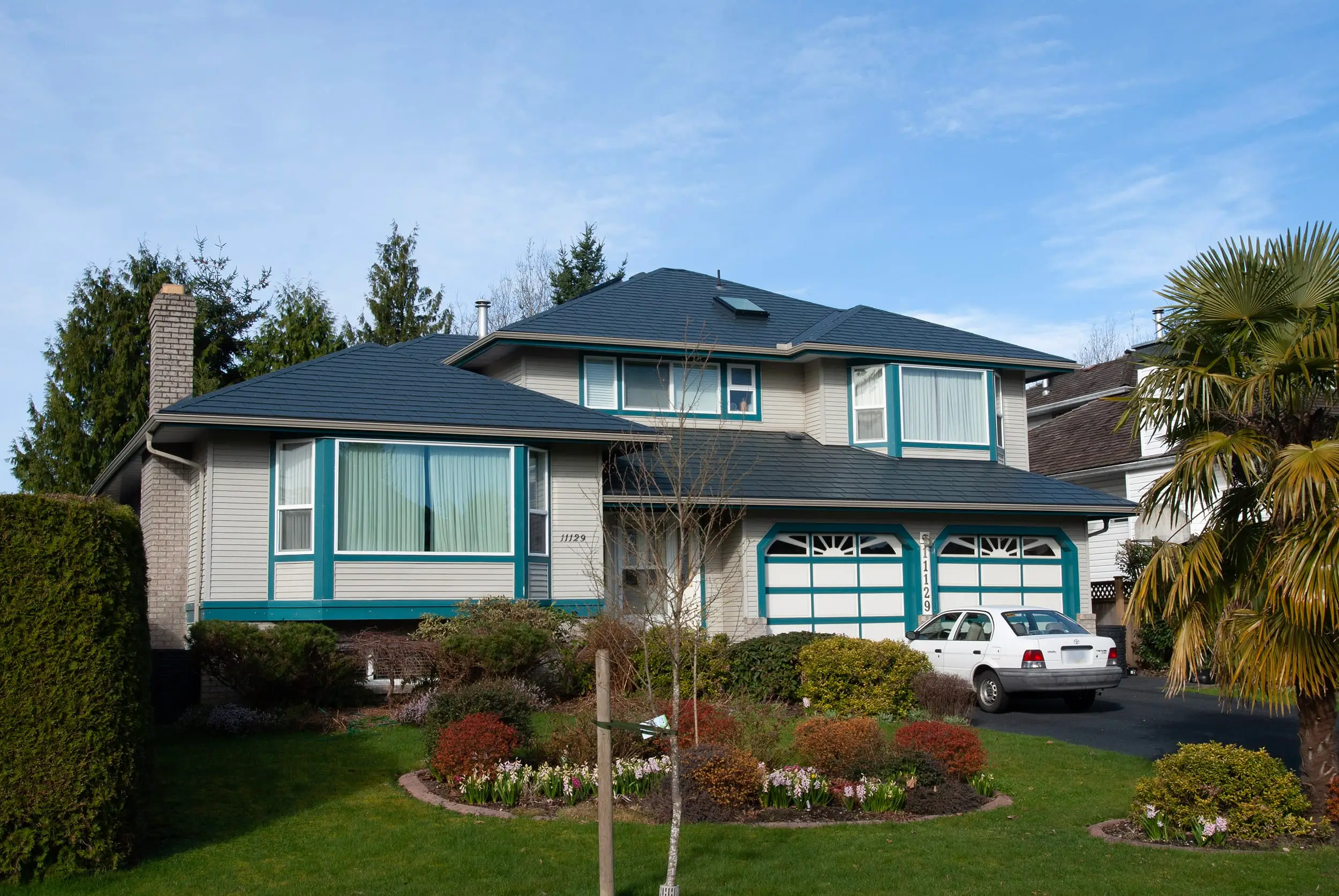Bcgv14022 Surrey, Bc V4N1H7 Interlock Metal Roofing Deep Charcoal Aluminum Slate Roof