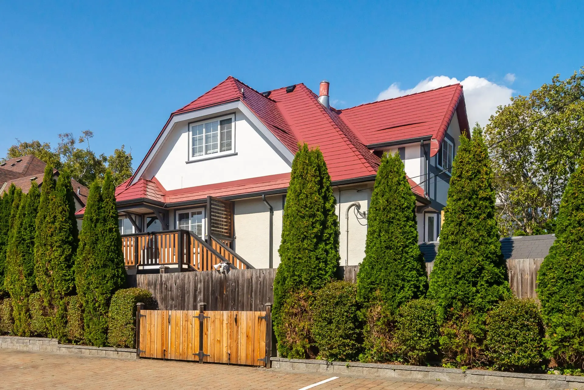 Bcvi19005 Victoria Bc V8V382 Interlock Metal Roofing Tile Red Slate Roof Smart Vents Side