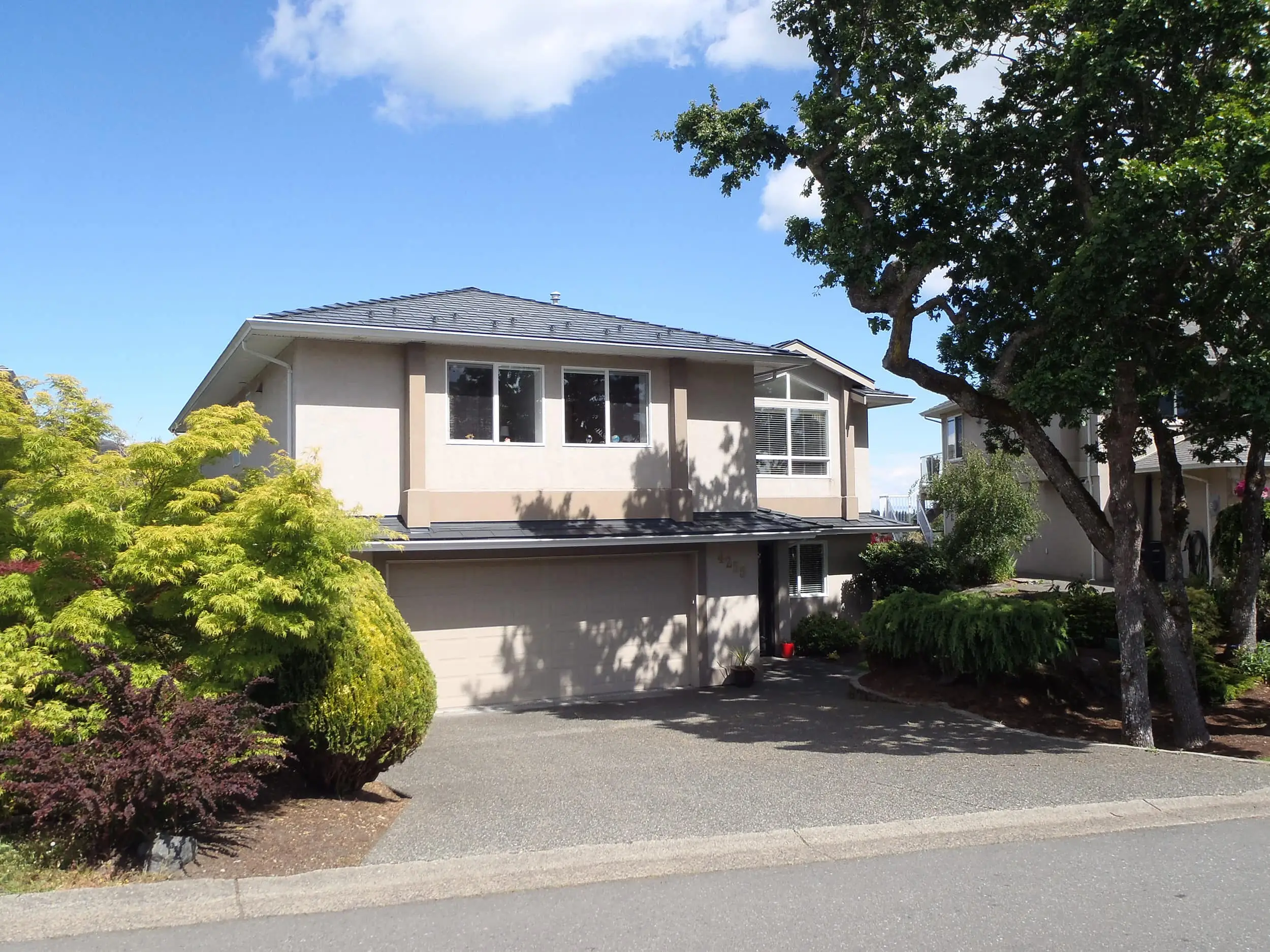 Bcvi20021 Victoria Bc V8X5C1 Interlock Metal Roofing Deep Charcoal Aluminum Slate Roof