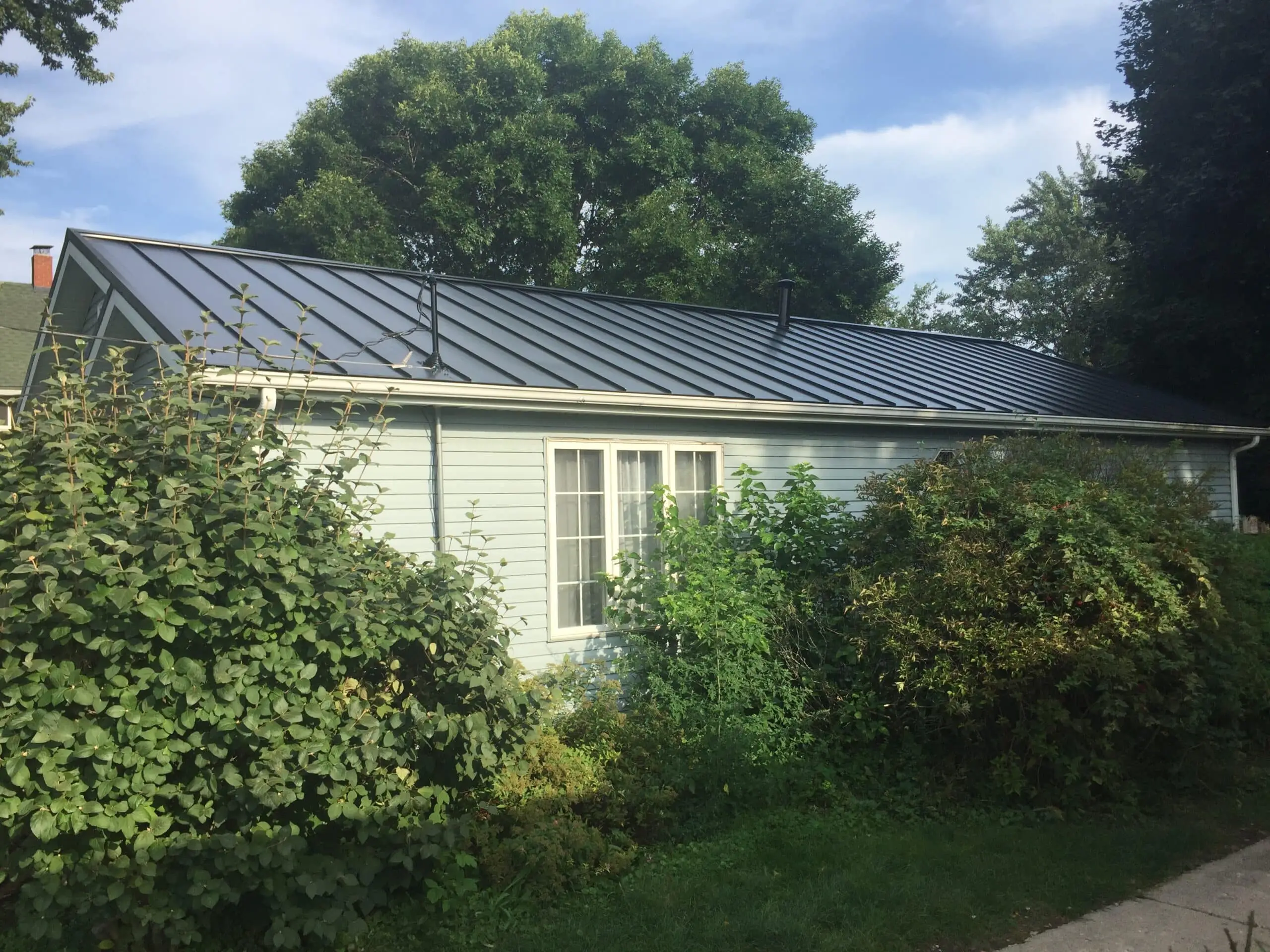 Ilil18009 - Woodstock, Il 60098 Interlock Metal Roofing Black Aluminum Standing Seam Roof Side House