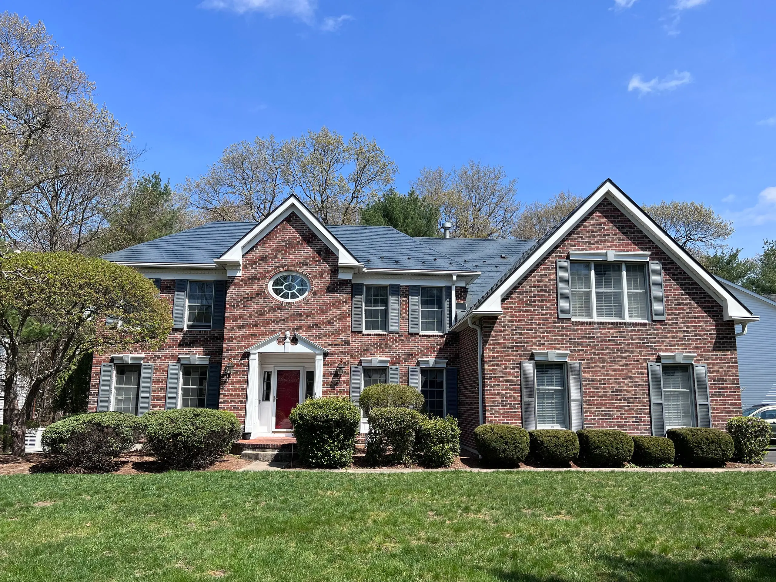 Mane18002 Sharon, Ma 02067 Interlock Metal Roofing Deep Charcoal Aluminum Slate Roof Front Yard