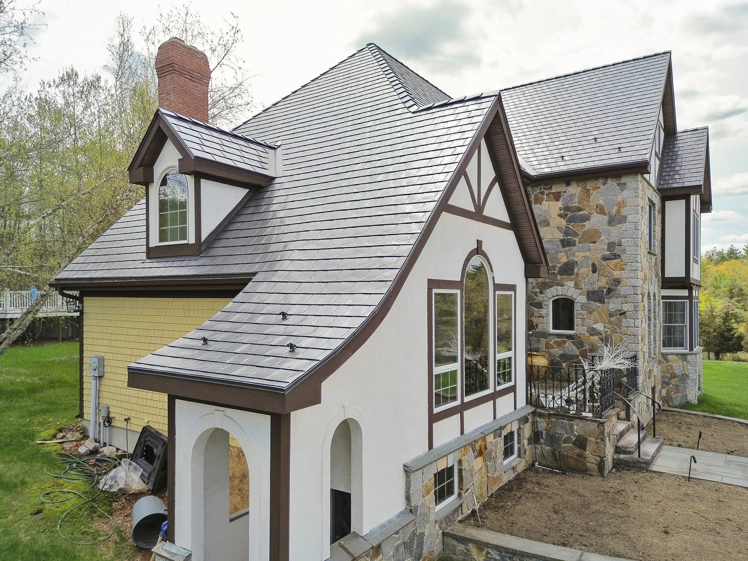 Madbury, Nh Usa 03823 Interlock Metal Roofing 43Sq Deep Charcoal Aluminum Slate Roof 4