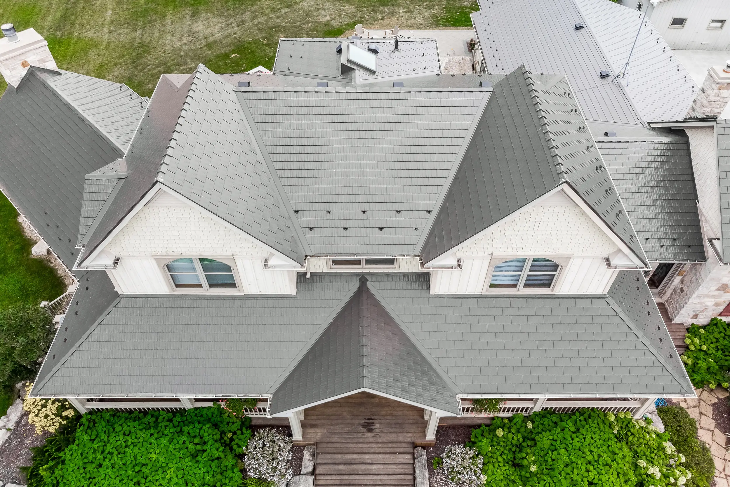 Onms18233 Pefferlaw, On L0E1N0 Interlock Metal Roofing Tudor Brown Aluminum Cedar Shingle Roof