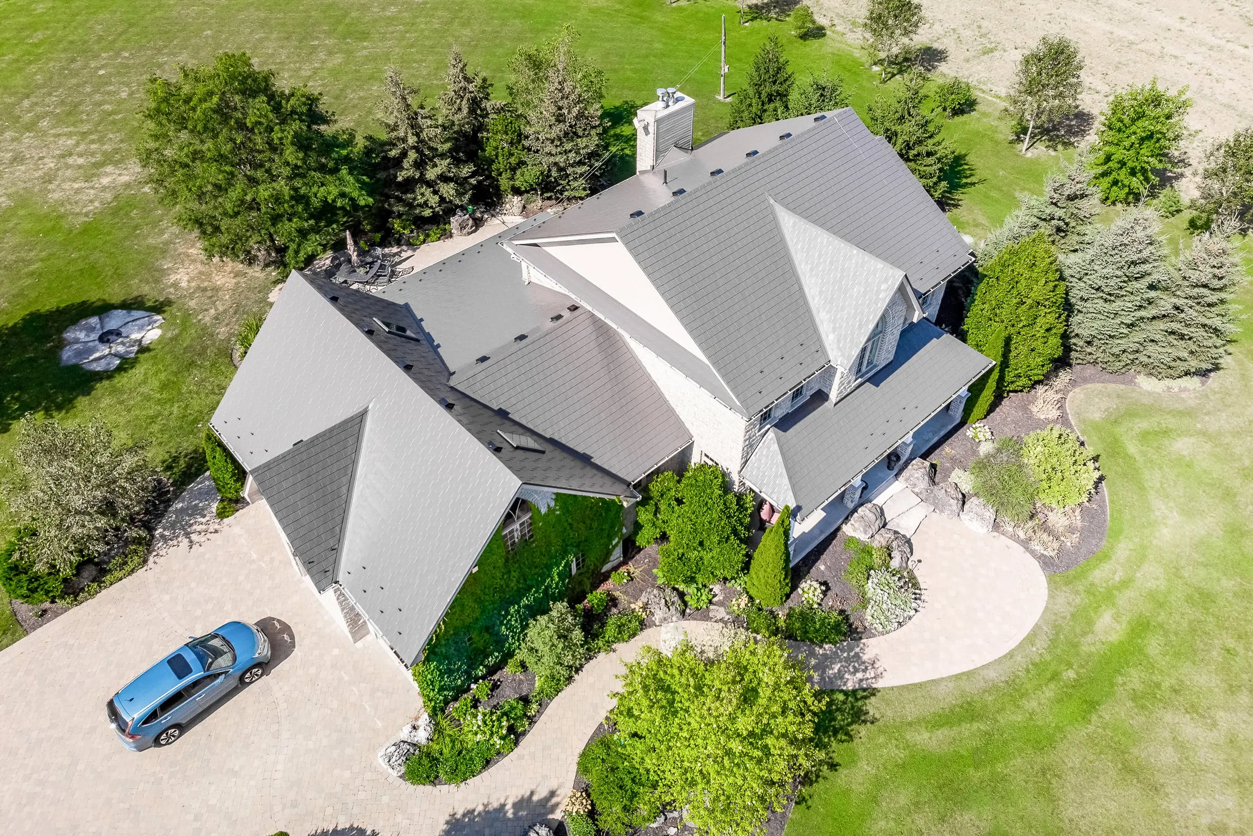 Onms20100 - Ariss, On N0B1B0 Interlock Metal Roofing Tudor Brown Aluminum Slate Roof Aerial