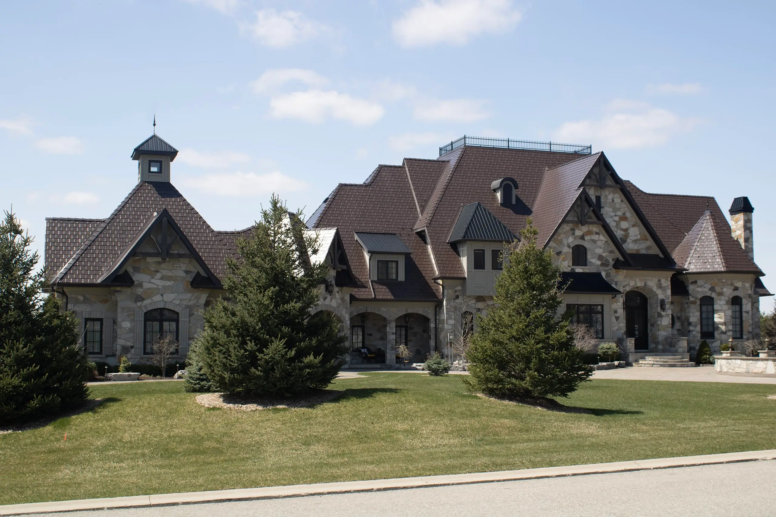 Onms22029 Caledon, On L7E4H7 Interlock Metal Roofing Colonial Brown Aluminum Slate Roof