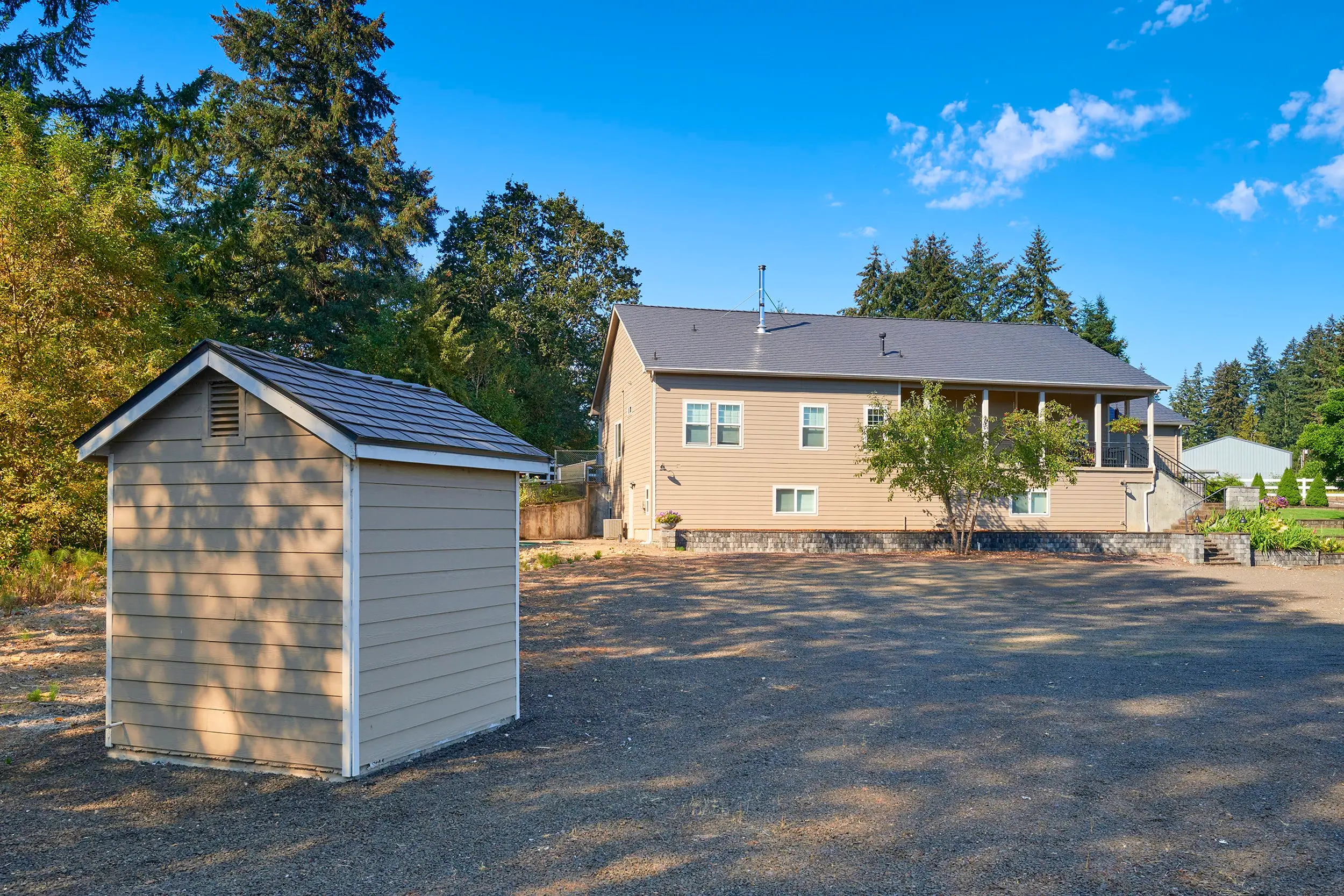 Lebabon, Or 97355 Interlock Metal Roofing Black Aluminum Slate Roof Backyard