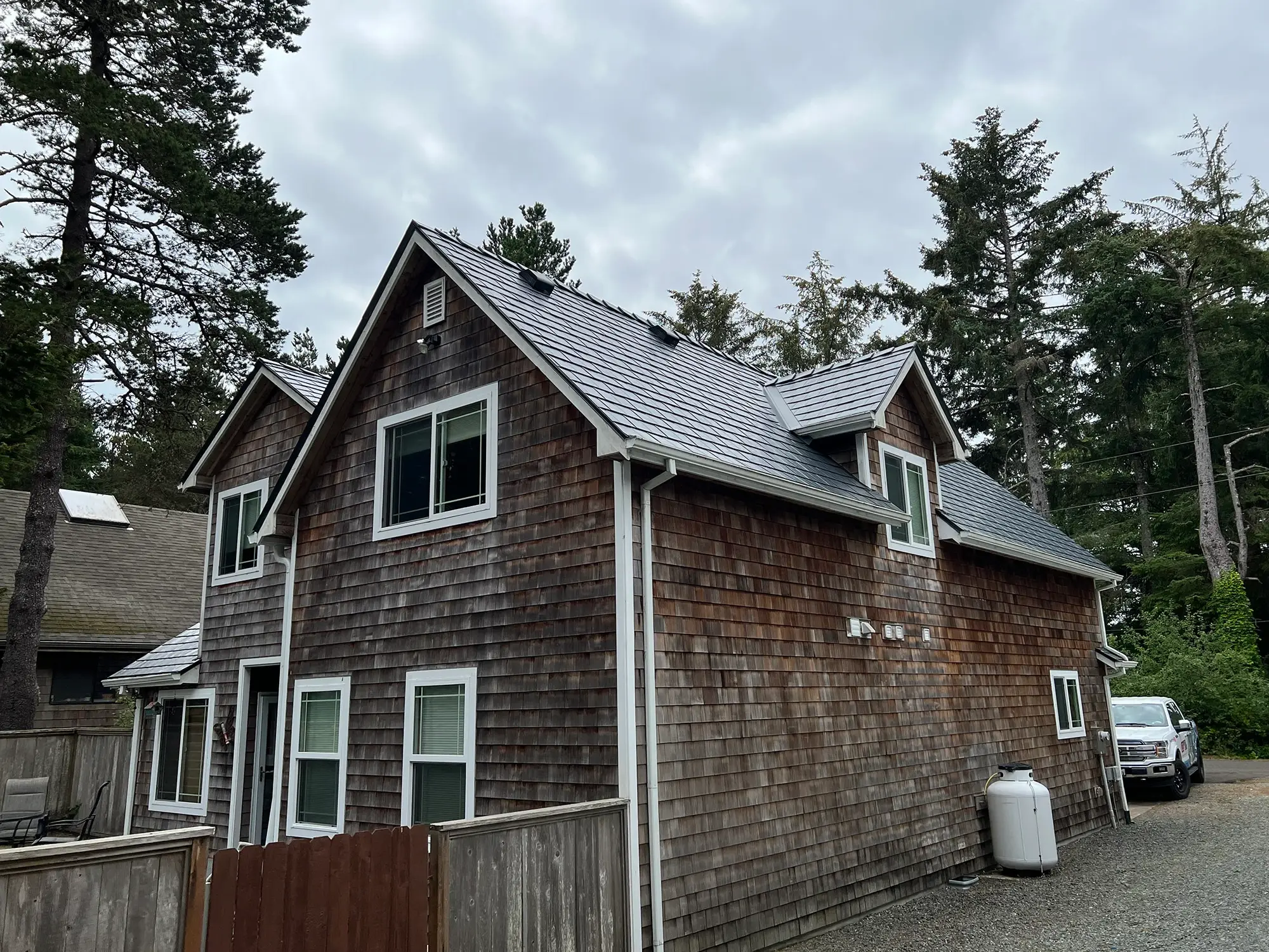 Waor21029 Manzantia, Or 97130 Interlock Metal-Roofing Deep Charcoal Aluminum Slate Roof Backyard Side