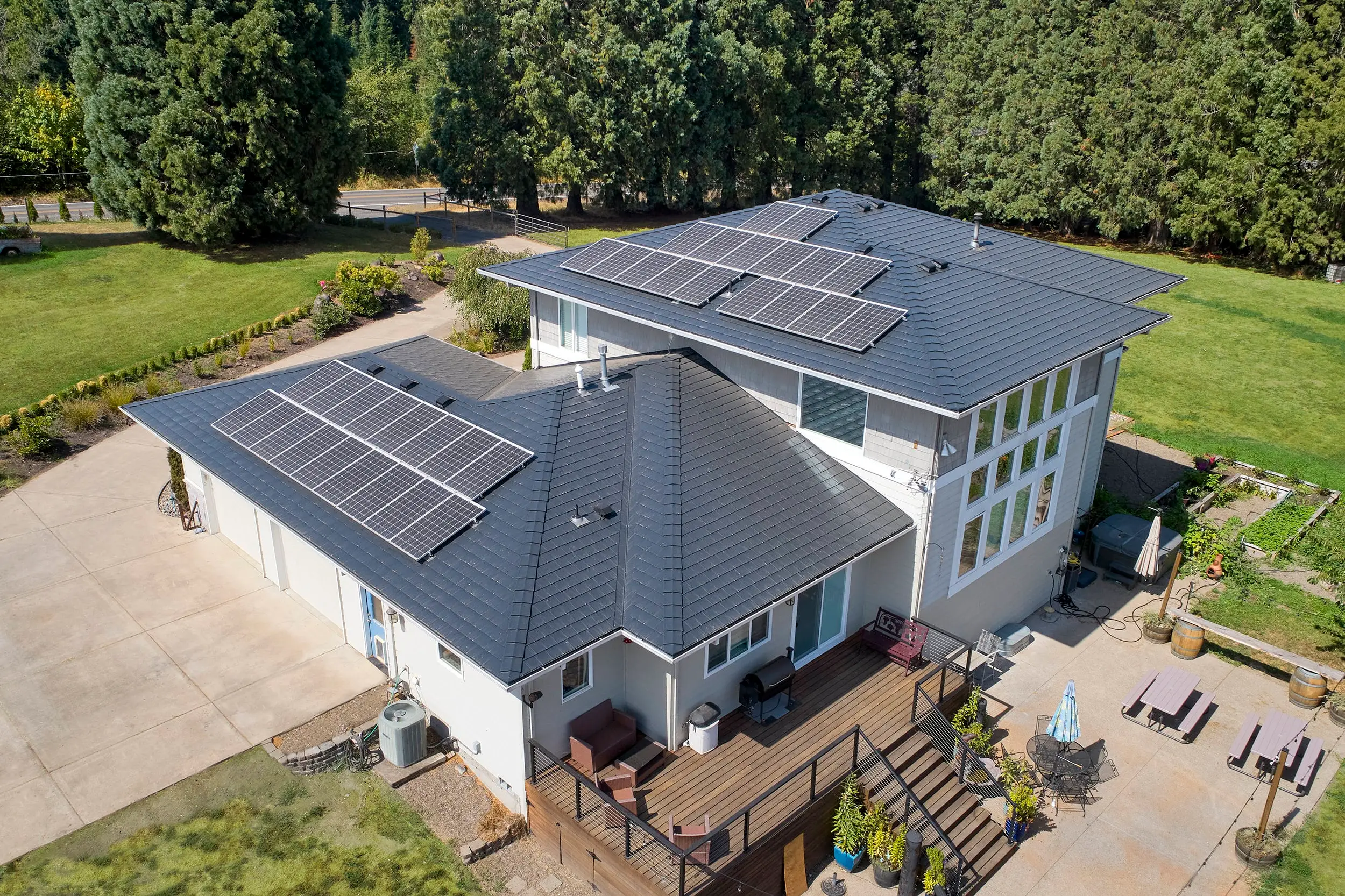 Oregon, City, Or 97045 Interlock Metal Roofing Black Aluminum Slate Roof Solar Panels