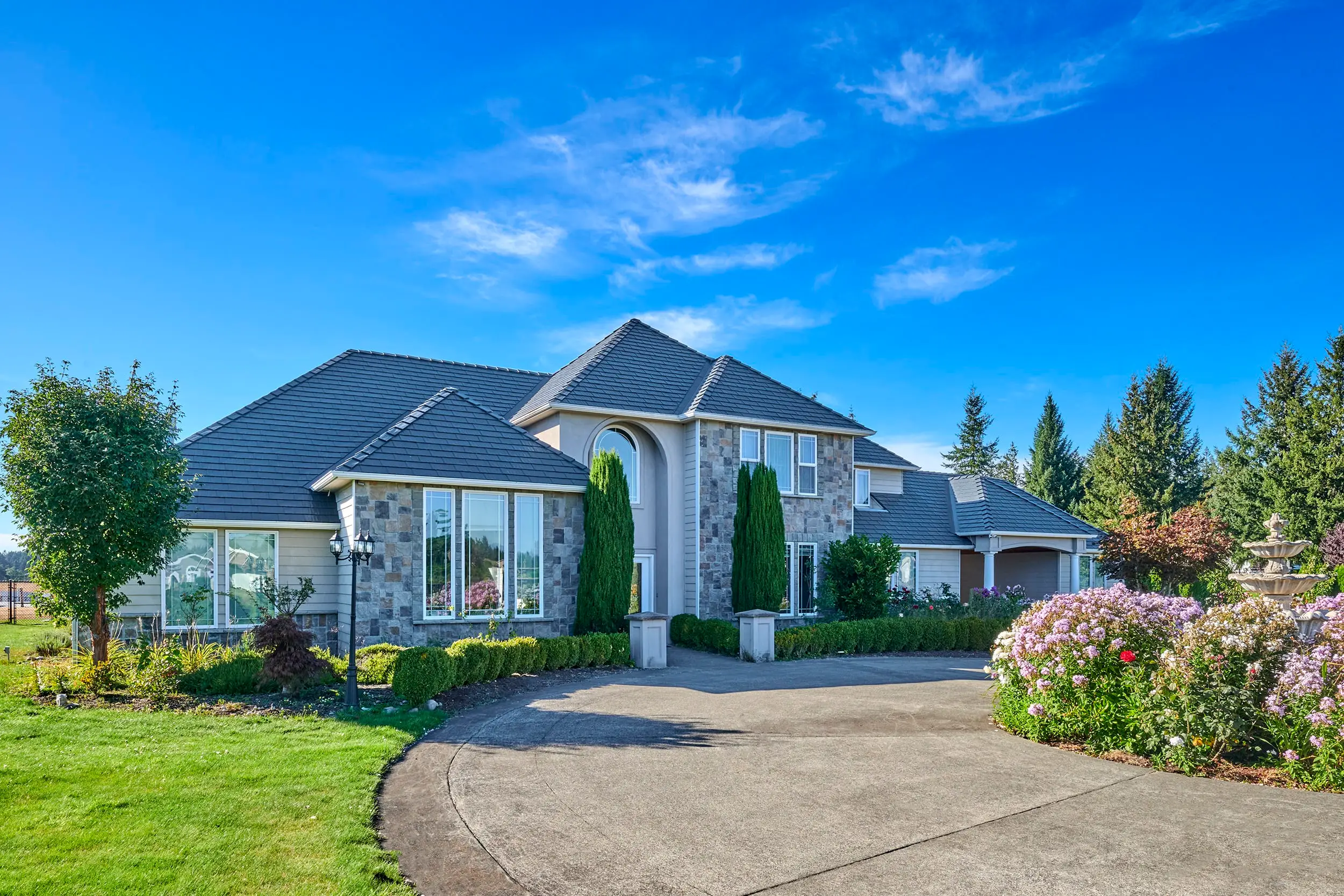 Spanaway, Wa 98387 Interlock Metal Roofing Deep Charcoal Aluminum Cedar Shingle Roof Frontyard